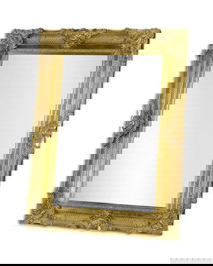 Oglinda din cristal cu o rama aurie