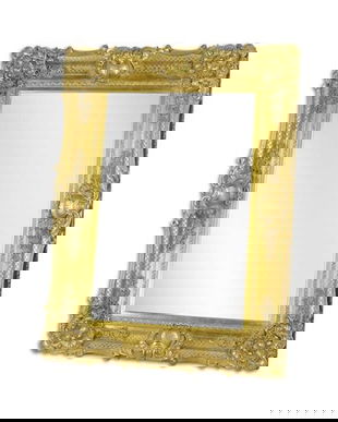 Oglinda din cristal cu o rama aurie