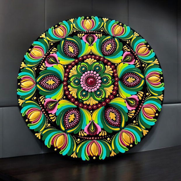 Pictura Mandala unicat, realizata manual in culori acrilice pe suport de lemn de 30 cm