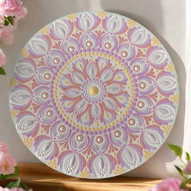 Pictura Mandala Unicat in nuante de Roz, Mov si Piersica pe suport de lemn, 30 cm