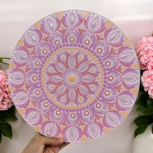 Pictura Mandala Unicat in nuante de Roz, Mov si Piersica pe suport de lemn, 30 cm