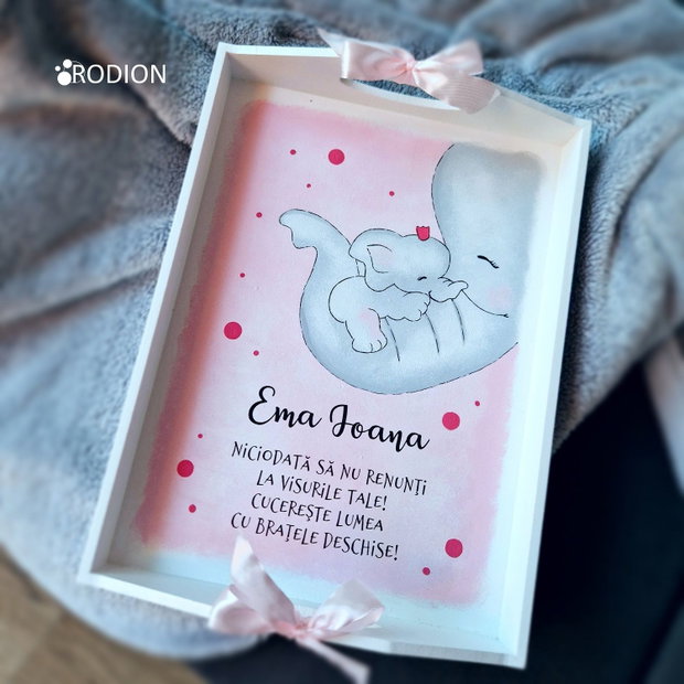 Tava taierea motului elefantel pictata manual personalizata, set prima aniversare