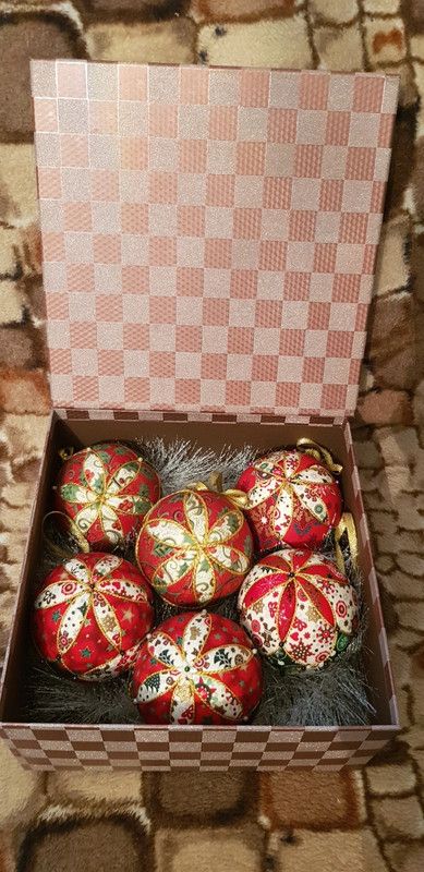 Globuri decorațiuni de Crăciun, cadouri secret santa