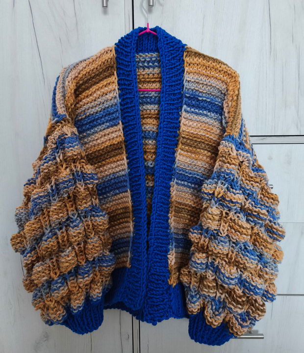 Cardigan bordurat cu albastru