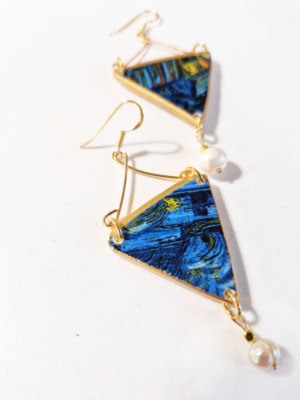 Cercei "Van Gogh-Blue Triangle" din fragmente de portelan, argint placat cu aur si gold filled