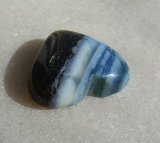 Cabochon inima din blue opal (lucrat manual in India) aprox 22.6x19x7 mm