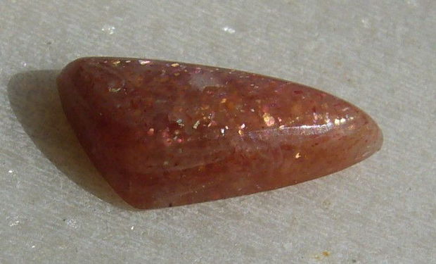 Cabochon piatra soarelui NATURALA aprox 19x10x5 mm