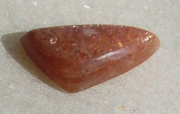 Cabochon piatra soarelui NATURALA aprox 19x10x5 mm