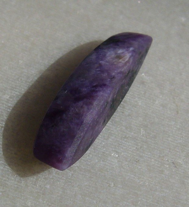 Cabochon charoit aprox 26x6x6.3 mm