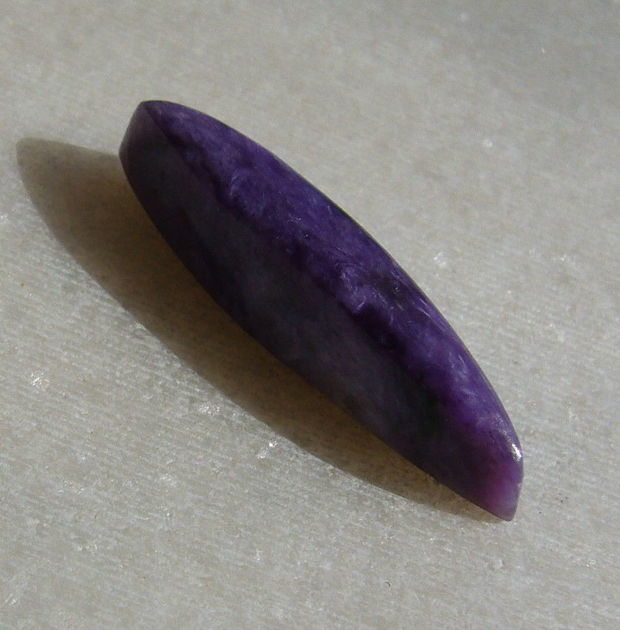 Cabochon charoit aprox 26x6x6.3 mm