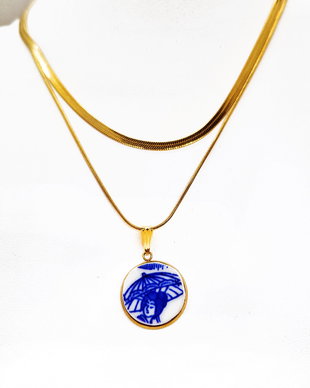 Colier dublu din inox auriu cu pandantiv "Blue Gheisa" din fragment de portelan