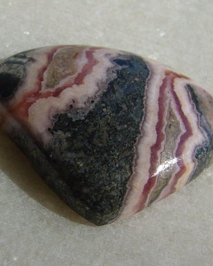 Rodocrozit cabochon aprox 26.5x21x6.4 mm