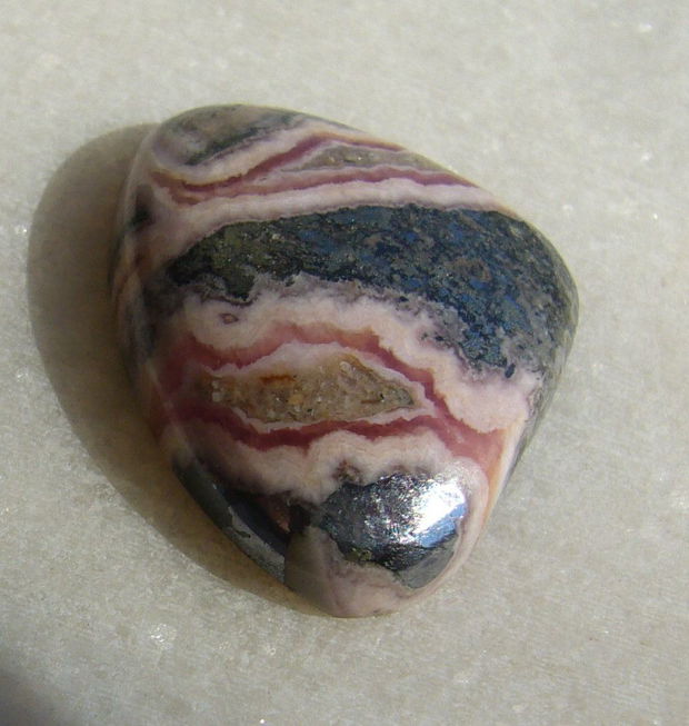 Rodocrozit cabochon aprox 26.5x21x6.4 mm