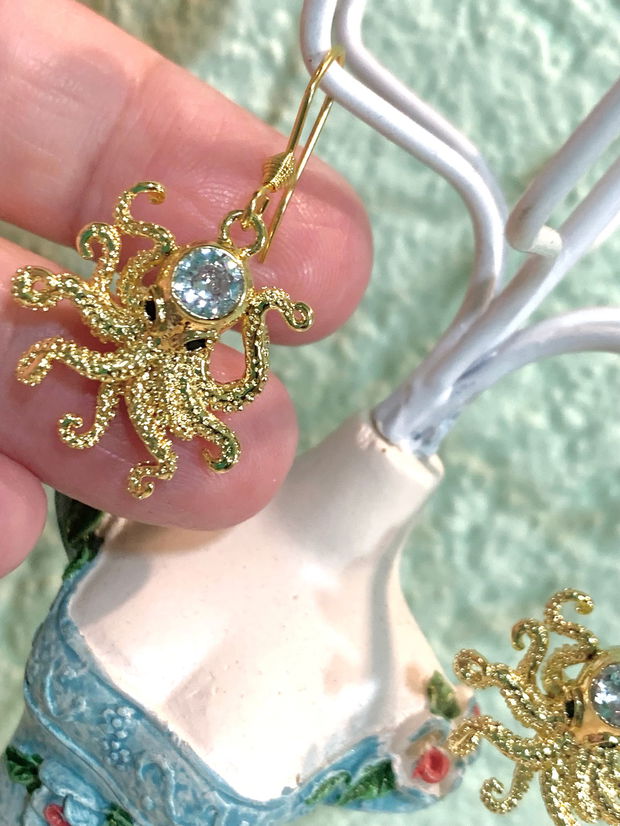 CERCEI~GOLDEN OCTOPUS~charm placat cu aur 18 k,zirconia,inox aurit