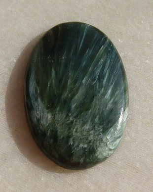 Serafinit cabochon aprox 38x24x4.5 mm