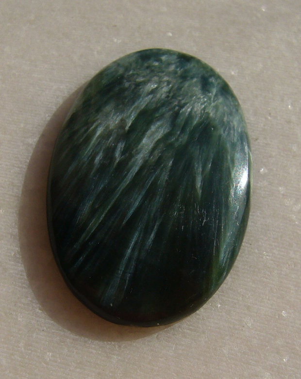 Serafinit cabochon aprox 38x24x4.5 mm