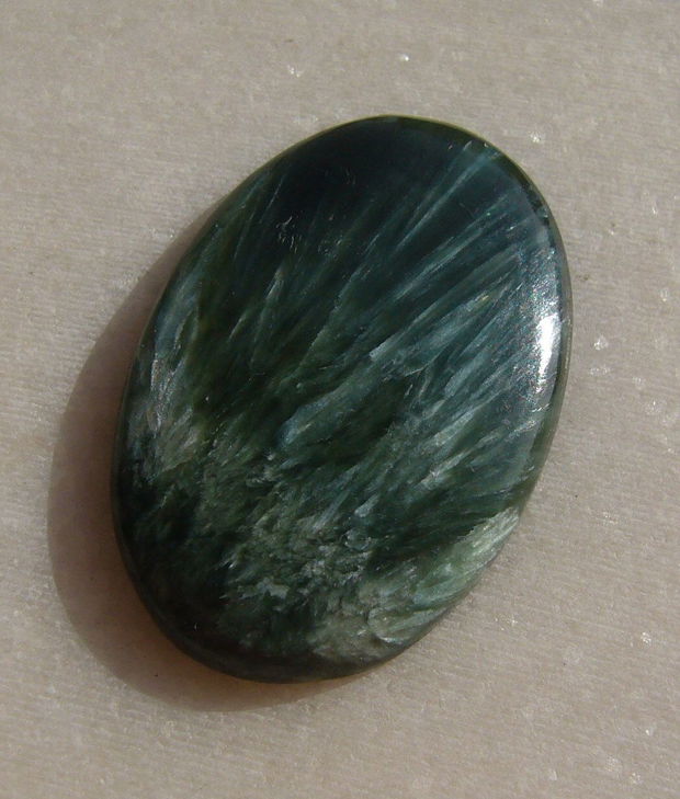 Serafinit cabochon aprox 38x24x4.5 mm