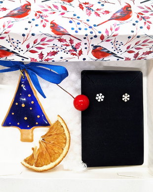 Christmas Gift Box: Glob din portelan + Cercei de argint "Fulg"