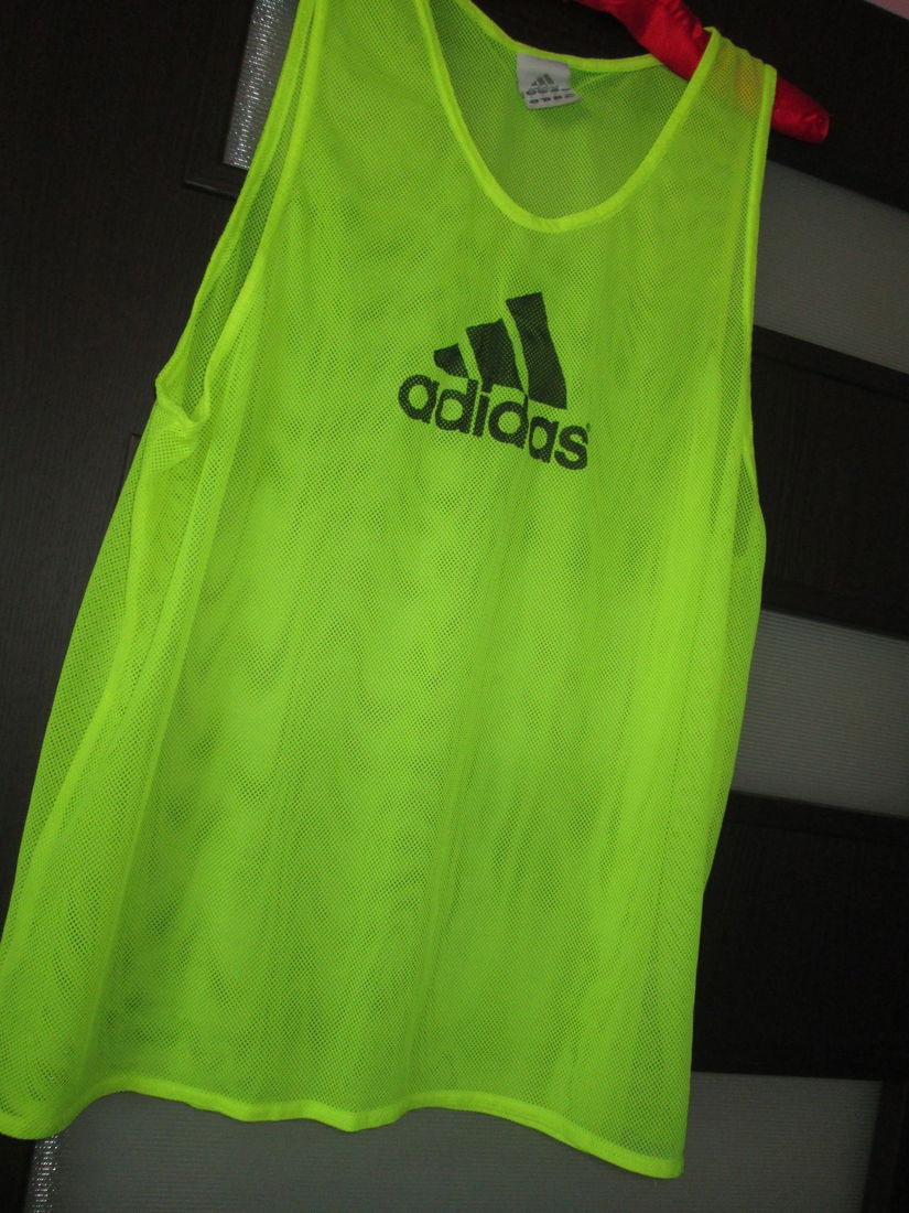 maieu Adidas perforat XL