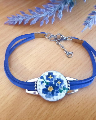 Bratara cu broderie aplicata