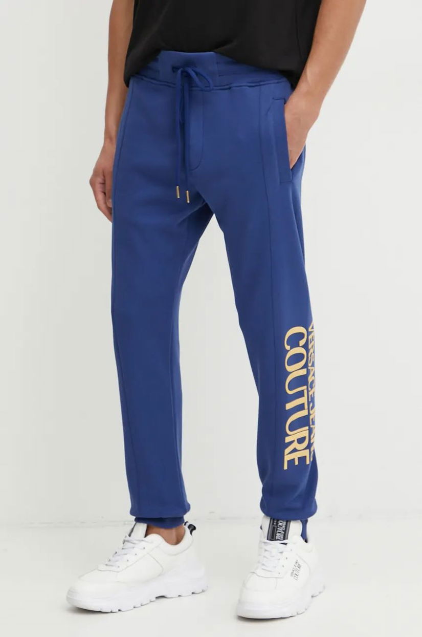 Versace Jeans Couture pantaloni de trening din bumbac cu imprimeu, 77GAAT05 CF00T