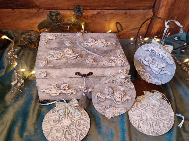 Set caseta si 4 decoratiuni-Vintage Angels