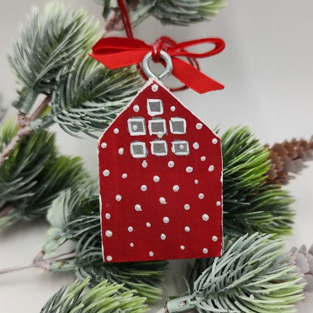 Decoratiune Craciun mini casuta rosu alb cu buline, 4267