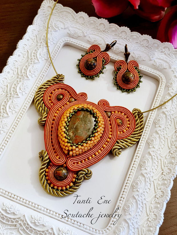 Set oliv-caramiziu cu unachit, Set soutache