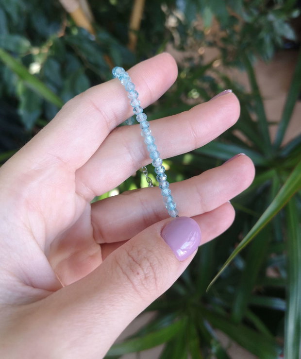 Brățară topaz albastru discuri fațetate 4 mm cu lanț de prelungire și încuietoare din argint