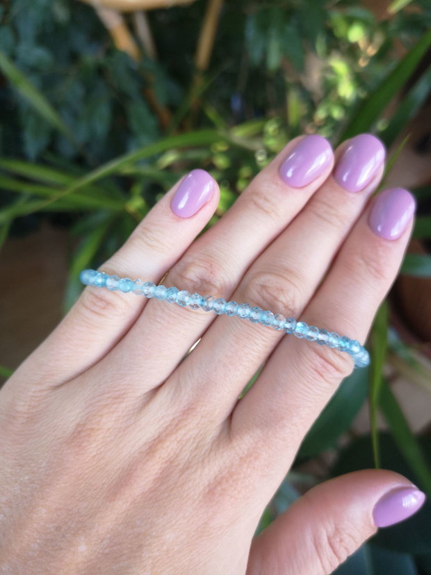 Brățară topaz albastru discuri fațetate 4 mm cu lanț de prelungire și încuietoare din argint