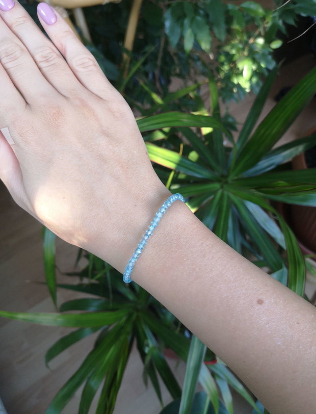 Brățară topaz albastru discuri fațetate 4 mm cu lanț de prelungire și încuietoare din argint