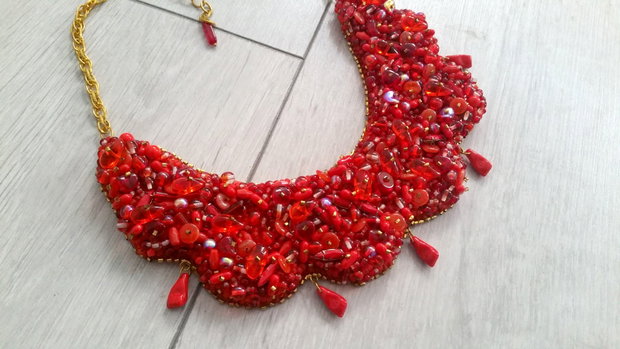 Colier statement in nuante de rosu aprins・Colier handmade rosu・Colier statement