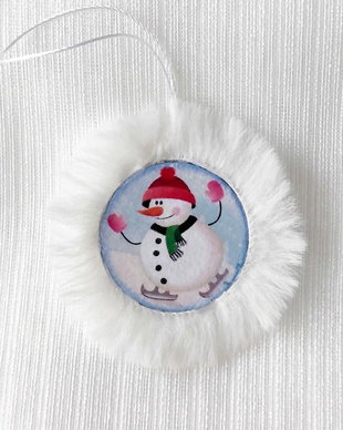 Decoratiune/ ornament lemn, om de zapada cu patine, 4226
