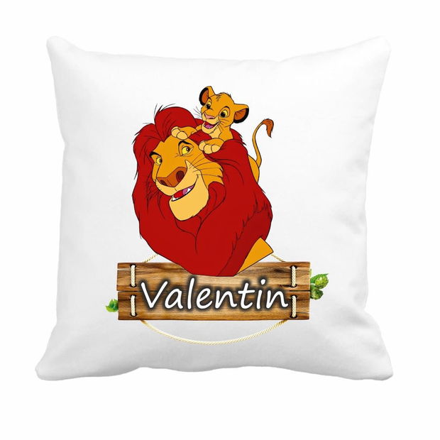 Perna personalizata cu nume, Gradinita, Lion King, 40×40 cm, PGR033