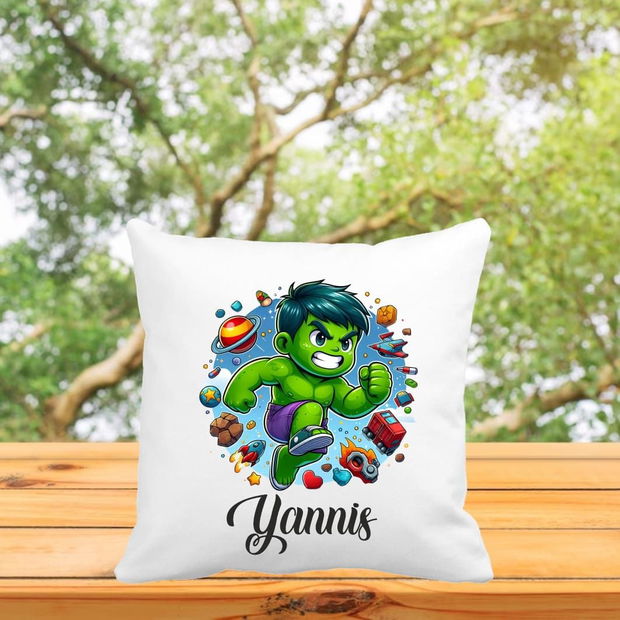 Perna personalizata cu nume, Gradinita, Micul Hulk, 40×40 cm, PGR039