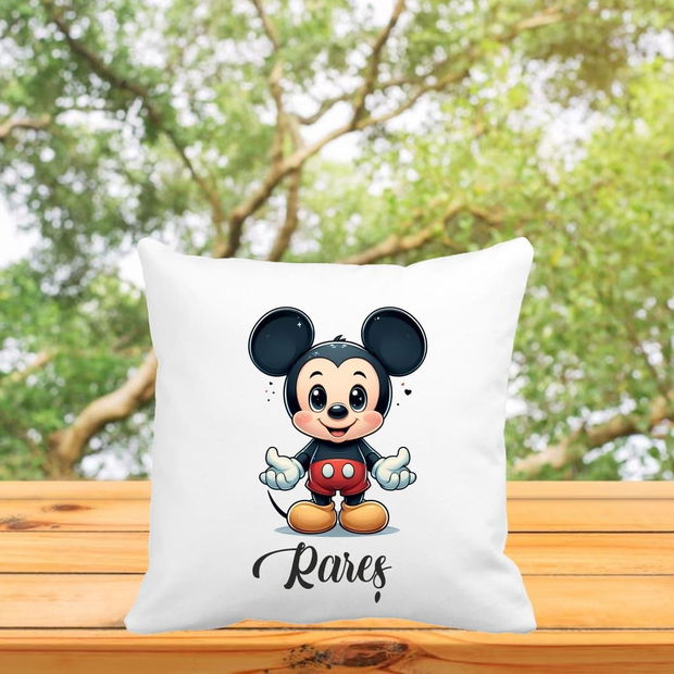 Perna personalizata cu nume, Gradinita, Mickey Mouse, 40×40 cm, PGR040