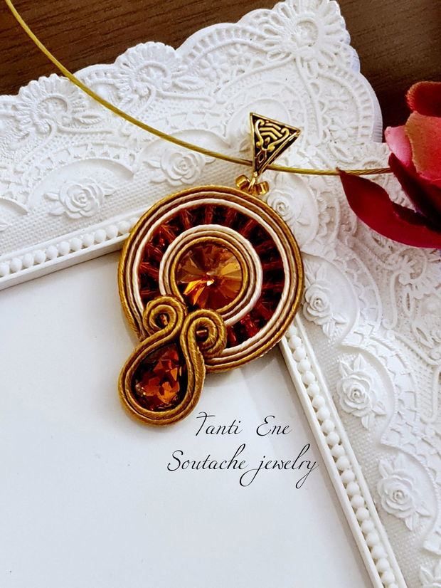 Pandantiv soutache cu cristale