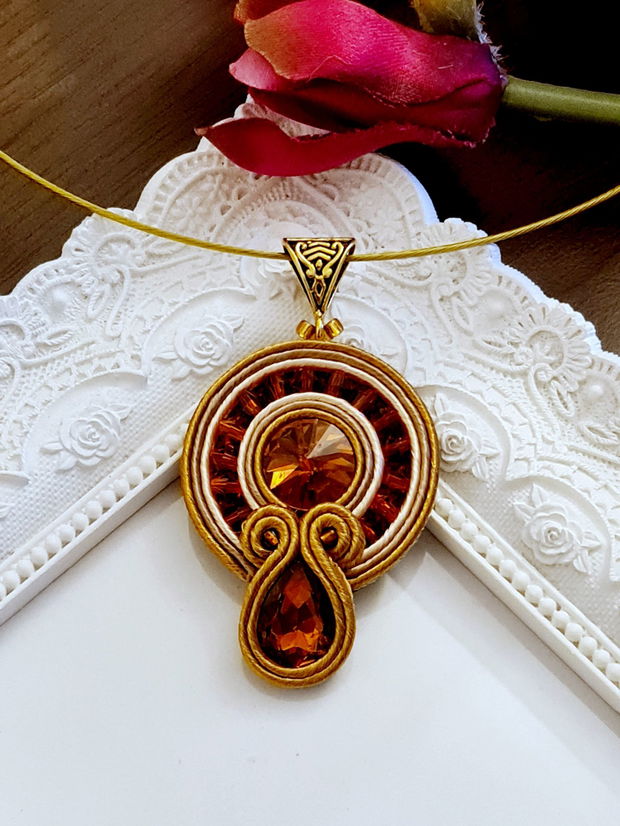 Pandantiv soutache cu cristale