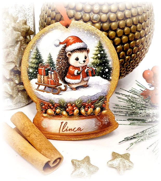 Decoratiune personalizata pentru Craciun, in forma de glob de zapada, tema Arici