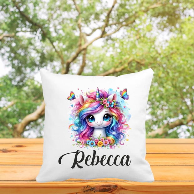 Perna personalizata cu nume, Gradinita, Unicorn, 40×40 cm, PGR051