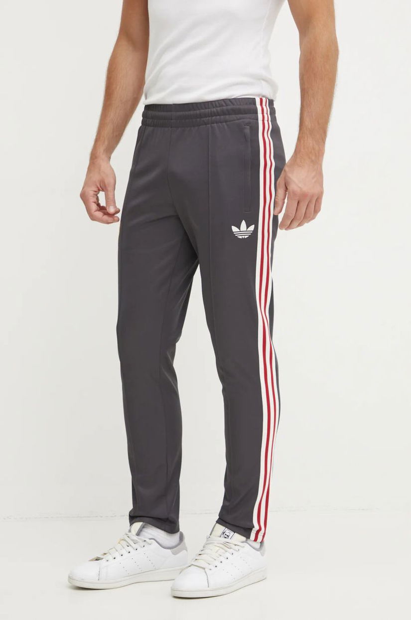 adidas Originals pantaloni de trening Manchester United Beckenbauer Track Pant culoarea gri, cu imprimeu, IY0044