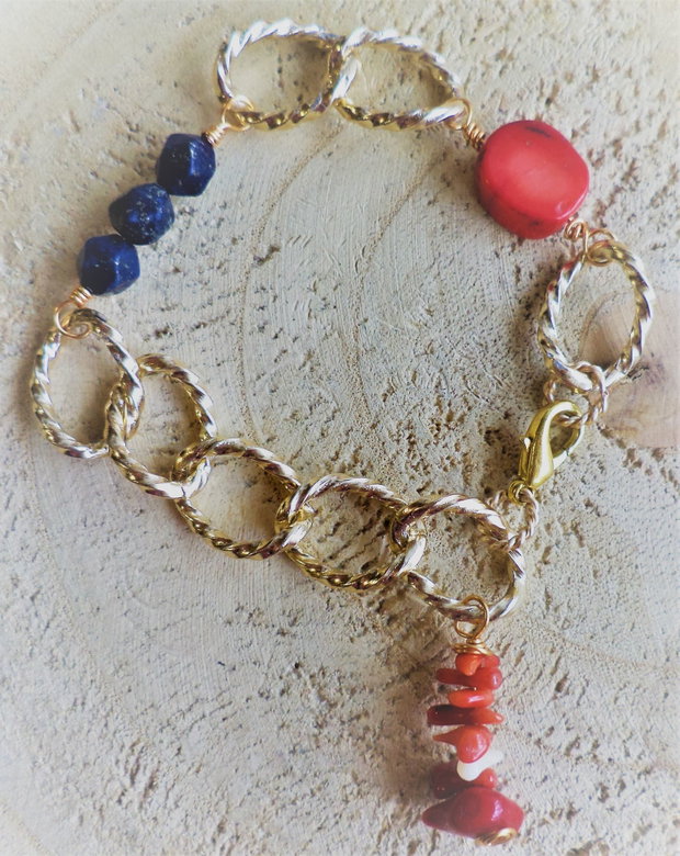 Set handmade bratara si colier cu pandantiv nepalez montat pe o baza din coral si lapislazuli