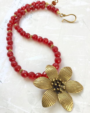 Colier floare Jad rosu
