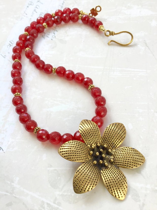 Colier floare Jad rosu