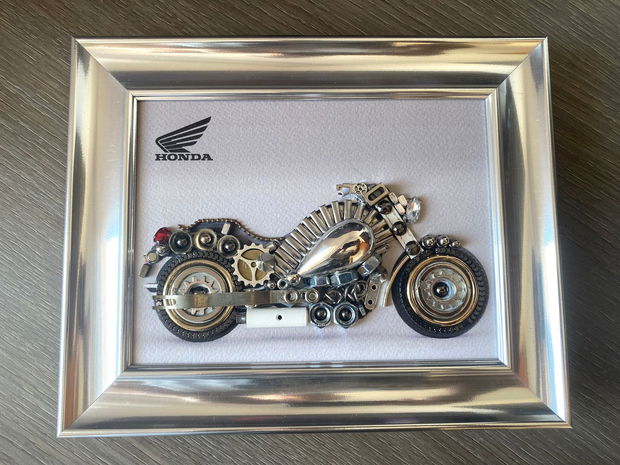 Motocicleta Honda Cod M 657・Artă din mecanisme de ceas・Mecanism de ceas vintage・Tablou handmade ・Decor pentru pasionații de motociclete