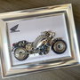 Motocicleta Honda Cod M 657・Artă din mecanisme de ceas・Mecanism de ceas vintage・Tablou handmade ・Decor pentru pasionații de motociclete