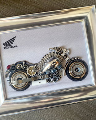 Motocicleta Honda Cod M 657・Artă din mecanisme de ceas・Mecanism de ceas vintage・Tablou handmade ・Decor pentru pasionații de motociclete