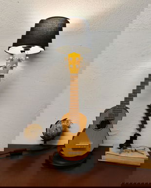 Lampă/veioză -Ukulele