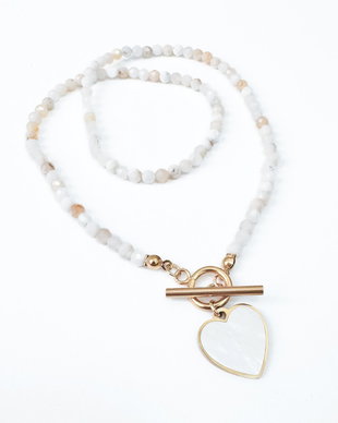 Colier din opal cu pandantiv inima din sidef natural si inchizatoare toggle
