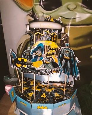Cutie felie de tort Batman